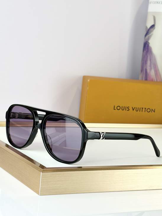 Picture of Louis Vuitton Sunglasses _SKUfw81854713fw